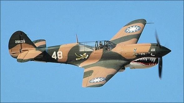 <p><strong>Curtiss P-40 Warhawk </strong></p>

<p>The Curtiss P-40 ilk uçuşunu 1938 yılında gerçekleştirdi. ABD'de üretilmesine rağmen, müttefikleri tarafından da savaş boyunca kullanıldı.</p>
