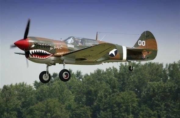 <p><strong>Curtiss P-40 Warhawk </strong></p>

<p>P-40 modelinin ilk gerçek savaşı, İngiliz Kraliyet Hava Kuvvetleri tarafından yürütülen Kuzey Afrika ve Ortadoğu operasyonlarıydı.</p>
