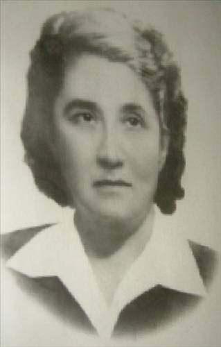 <p><strong>İlk kadın hemşiremiz: Esma Ediz</strong></p>

<p>1924 yılında doğan Ediz, tam 73 yıl boyunca hemşirelik mesleğini sürdürerek ülkesine hizmet etmiştir. </p>
