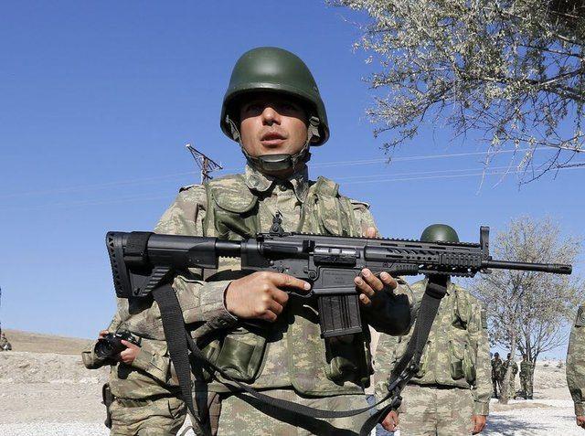 <p><strong>MİLLİ PİYADE TÜFEĞİ: </strong></p>
<p>Dünya ordularının kullandığı piyade tüfeklerinin üstün özellikleri bir araya getirilerek yerli olarak tasarlandı. </p>
