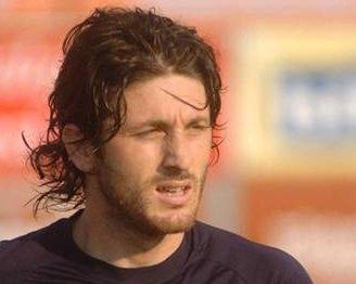 <p><strong>FATİH TEKKE FENER'DE</strong></p>
<p>2005 yılında, Trabzon'da yayınlanan bölgesel Kuzey Ekspres gazetesi, sürmanşetinden ''Fatih Tekke Fener'de'' başlığıyla çıktı. Haberde, milli futbolcunun gelecek sezon için sarı-lacivertli takımla anlaştığını duyurdu. Haberin 1 Nisan şakası olduğunu ise gazetenin son sayfasına bakanlar anlayabildi. Gazete, son sayfasında 1 Nisan Şakası yaptığını ve haberin gerçeğini yansıtmadığını belirtiyordu. </p>