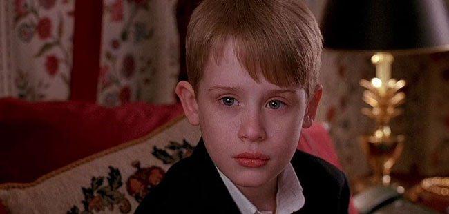 <p>Artık 35 yaşına gelen Culkin'in saçlarını uzatmasına rağmen alın bölgesinin giderek açılmaya başladığı, göbeğinin de büyüdüğü dikkatlerden kaçmadı.</p>
<p> </p>