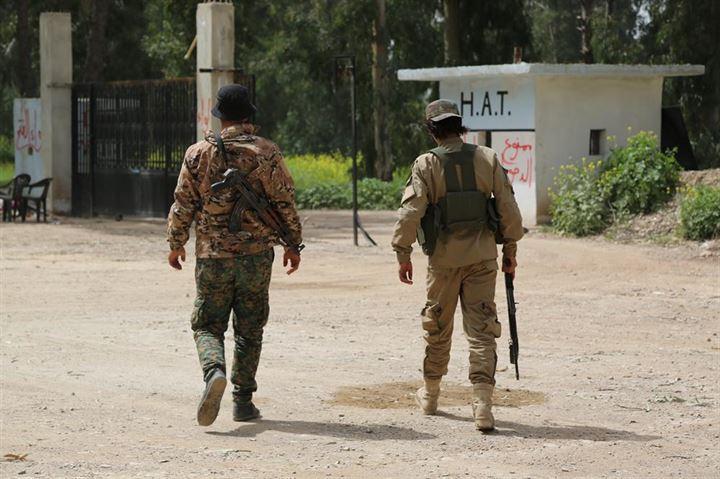 <p>Bölgedeki AA muhabirlerinden alınan bilgiye göre, ÖSO'nun arama tarama çalışmalarında Afrin merkezinin güney çıkışında YPG/PKK'lı teröristlere ait bir alan tespit edildi. </p>

<p> </p>
