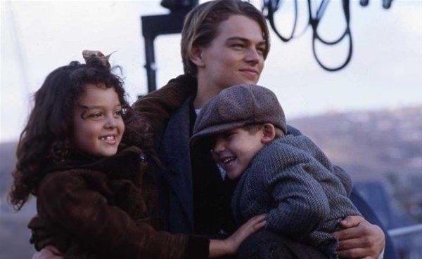 <p>Bazı röportajlarında Jack rolünü üstlenen aktör Leonardo Di Caprio küçük kızı dans sahnesi sırasında güldürmek için kamera arkasında çalıştığını anlatmıştı.  </p>

<p> </p>

