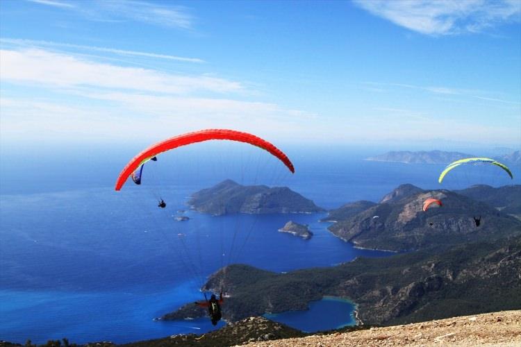 <p>Ziyaretçilerin karadan Ölüdeniz'in güzelliğini gördüklerini fakat bu güzelliği tam anlamıyla yaşayamadıklarını belirten Selçukoğlu şöyle konuştu:</p>
