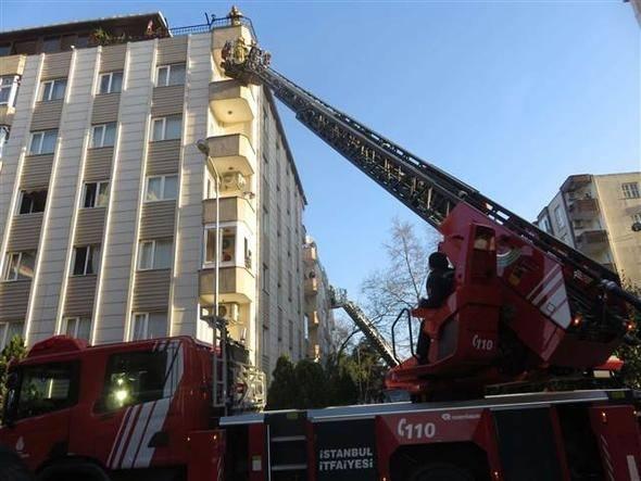 <p>Yangın gören vatandaşlar itfaiye ve sağlık ekiplerine haber verdi.</p>