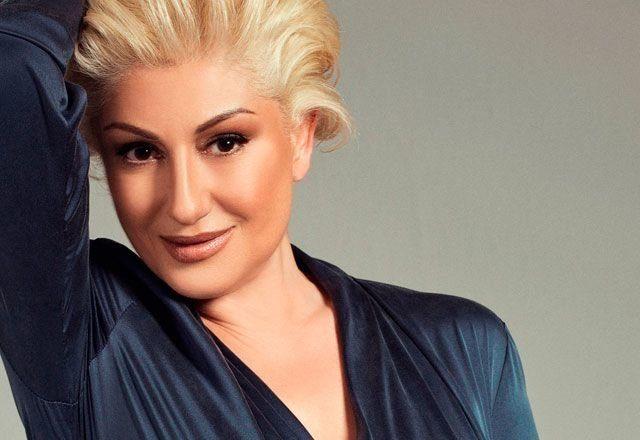 <p><strong>MUAZZEZ ERSOY</strong></p>

<p>Kasımpaşalı Hatice Yıldız, Muazzez Ersoy adını alarak müzik dünyasında nostalji kraliçeliğini ilan etmeden çok önce Beyoğlu'nda tezgahtarlık yaptı.</p>
