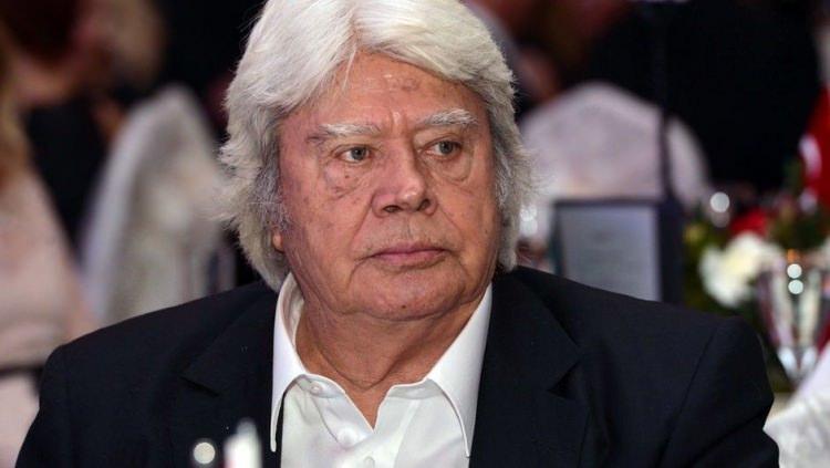 <p><strong>CÜNEYT ARKIN</strong></p>
<p>Sinemanın efsane ismi Cüneyt Arkın, oyunculuk uğruna doktorluk mesleğinden vazgeçti.</p>