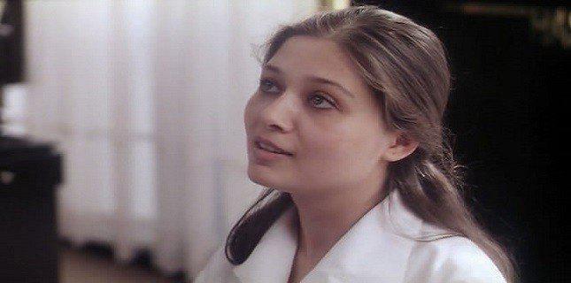 <p>Nurgül Yeşilçay filmde sadece iki kelime söyleyen bir figüran o zamanlar... Bu film onu sinema dünyasına armağan etti ve başarıdan başarıya koştu Nurgül Yeşilçay.</p>
<p> </p>