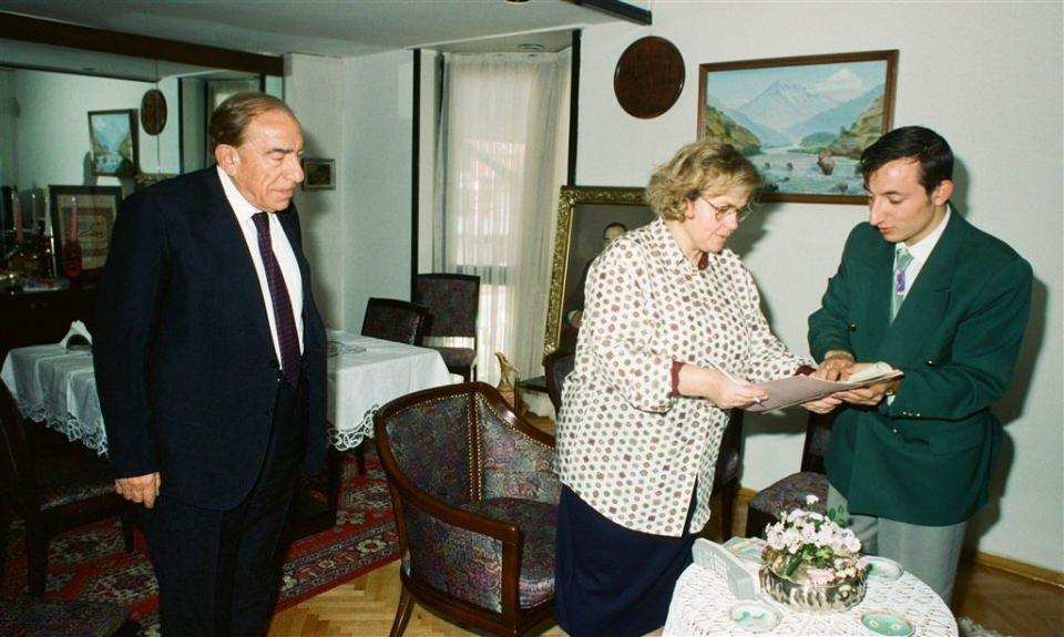 <p>MHP Genel Başkanı Alparslan Türkeş ve eşi Seval Hanım 11 Temmuz 1993’de sayıldı.</p>
