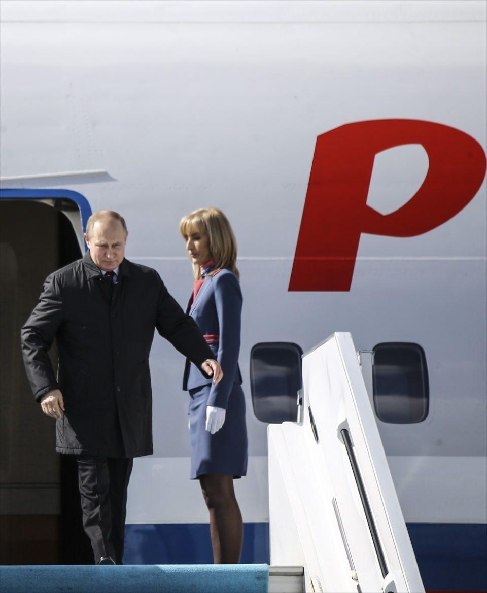 <p>Rusya Devlet Başkanı Vladimir Putin Cumhurbaşkanlığı Külliyesi'nde düzenlenecek temel atma törenine katılmak için Türkiye'ye geldi. </p>

<p> </p>
