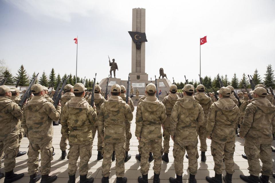 <p> Akademinin ERASMUS programına, şu an personel ve öğretim üyelerinin değişimi şeklinde tabi olduğunu bildiren Kurtoğlu, öğrenci değişimine ilişkin çalışmaların devam ettiğini ifade etti.</p>
