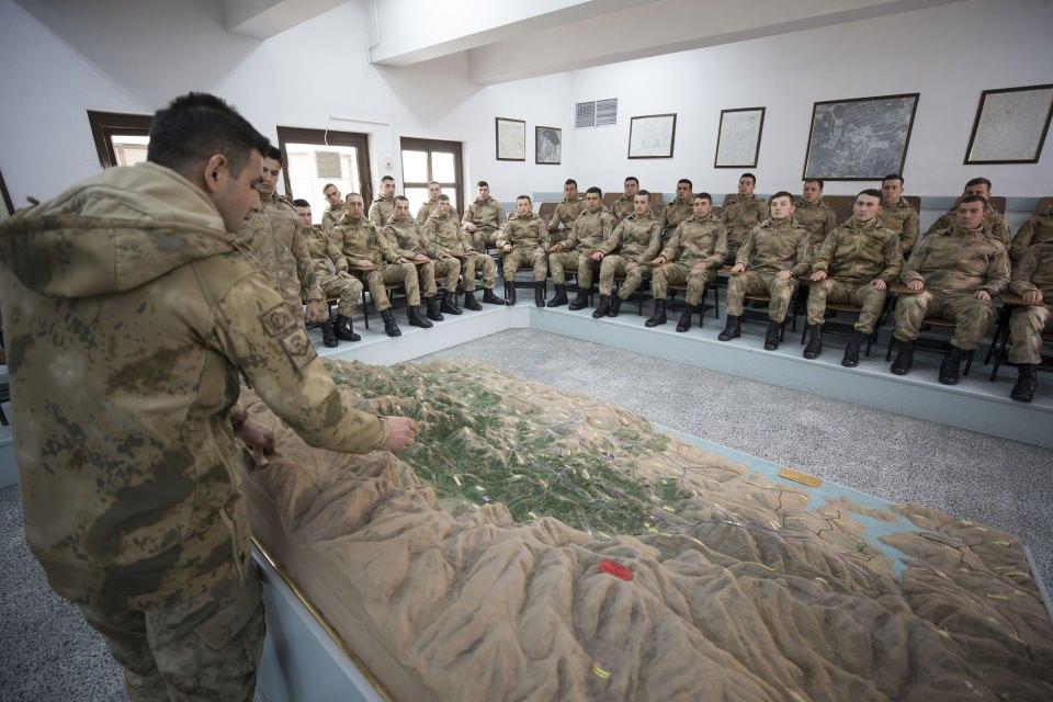 <p>Akademinin misyonu Jandarma ve Sahil Güvenlik Akademisi Başkanı Tuğgeneral Hüseyin Kurtoğlu, Akademide yürütülen faaliyetler hakkında AA muhabirine bilgi verdi. Akademinin, Jandarma Genel Komutanlığı ve Sahil Güvenlik Komutanlığının subay ve astsubay ihtiyacını karşılamak üzere faaliyetlerde bulunduğunu ifade eden Kurtoğlu, "Öğrenci ve kursiyerlerimizi, mesleki değerlere sahip, Jandarma Genel Komutanlığına ve Sahil Güvenlik Komutanlığına yasalarla verilen mülki, adli ve diğer görevleri yapabilecek, modern teknolojilerin tüm imkanlarını kullanmasını bilen ve izleyen, bilimsel bakış açısına sahip, insan haklarını benimseyen, kurum kültürü, birlik ruhu, silah arkadaşlığı ve aidiyet duygusu gelişmiş, Jandarma ve Sahil Güvenlik Teşkilatlarının saygınlığını koruyacak şekilde yetiştirme misyonu ile hareket ediyoruz." ifadelerini kullandı.</p>