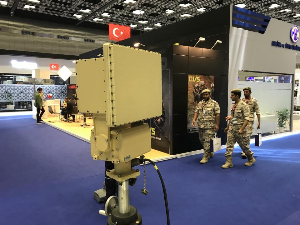 <p>Radar sistemi, 5 dakikadan az sürede kurulabiliyor, uzman olmayanlar tarafından da rahatlıkla kullanılabiliyor. Retinar PTR, 4 kilometreden insan büyüklüğündeki hedefleri, 10 kilometreden araçları tespit ve takip ederek sınıflandırabiliyor. </p>
<p> </p>
<p> </p>