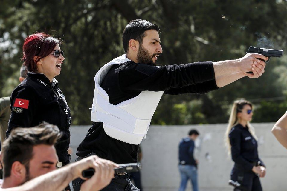 <p>Hedefler vurulduğunda yorgunluğunun gittiğini belirten Aydın, operasyon bölgelerinde görev yapmanın hayalini kurduğunu söyledi. </p>
<p> </p>