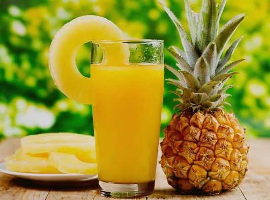 <p><strong>MİDE SAĞLIĞINI KORUR</strong></p>

<p>Ananasın kabuğunda lif ve bromelain miktarı oldukça fazladır. Bromelain enzimi midedeki asit oranını dengeler, ölü hücreleri sindirim sisteminde hızlıca parçalar ve midede yara oluşumunu engeller. Bağırsak işlevine iyi gelen ananas, ayrıca kabızlığa kesin çözüm sağlar.</p>
