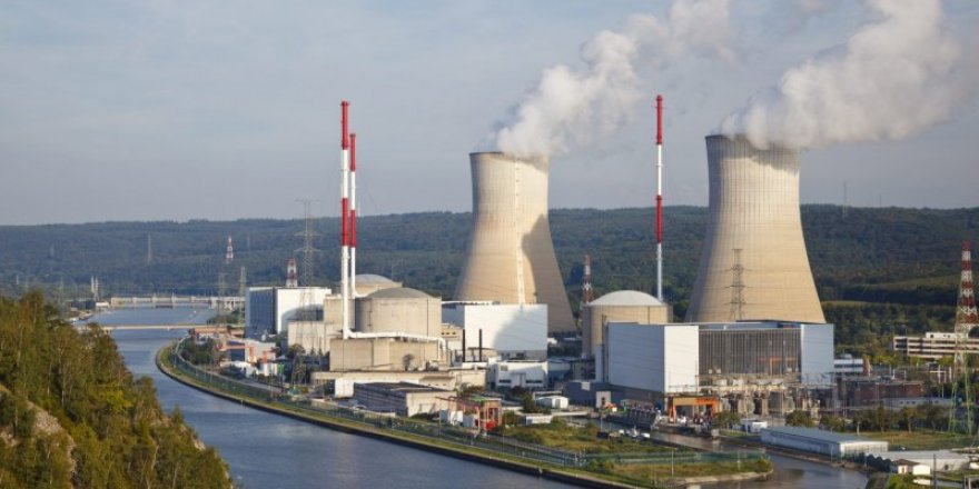 <p>Dünyada halen 30 ülkede 450 nükleer santral reaktörü enerji üretiminde kullanılırken, 62 nükleer santral inşa aşamasında bulunuyor. İşte o ülkeler ve  nükleer santral sayıları...</p>
