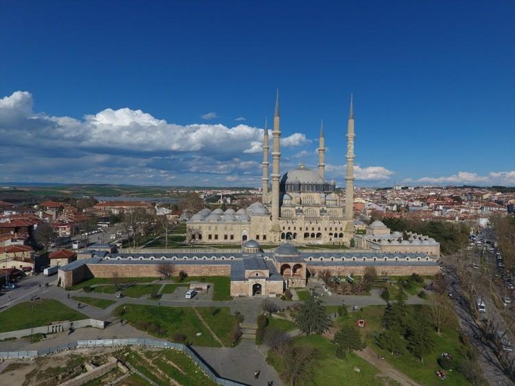 <p>1575 yılında Mimar Sinan tarafından Edirne'de yaptırılan Selimiye Camisi.</p>