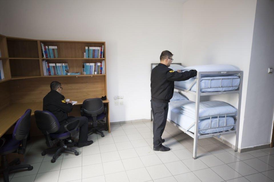 <p>Şehitlik önünde "Komando Andı" Akademi bünyesinde bulunan komando birlikleri ise sahip oldukları yeteneklerle göz dolduruyor. Yüksek becerilere sahip komandolar, sergiledikleri performanslarla adeta düşmana korku salıyor. </p>