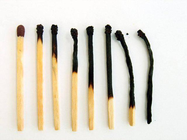 <p>Sadece bir tek kibritiniz var, içinde bir gaz lambası, bir gaz sobası, ve bir de mum bulunan karanlık ve soğuk bir odaya girdiniz… Önce hangisini yakarsınız?</p>

<p> </p>
