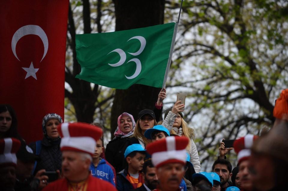 <p> 14.Osmangazi'yi Anma ve Bursa'nın Fethi şenlikleri yurtdışından geniş katılımla kutlanıyor. Kazakistan, Özbekistan, Yunanistan, Makedonya, Bosna, Kıbrıs, Kosova'dan kardeş belediyelerimiz bizleri yanlız bırakmadılar" dedi. </p>
