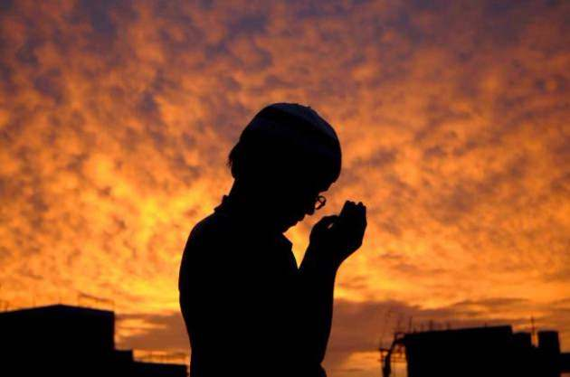 <p>Tefekkürde bulunulmalı ve “Ben kimim? Nereden geldim? Nereye gidiyorum? Allah’ın benden istekleri nelerdir?” üzerinde düşünmeli.</p>