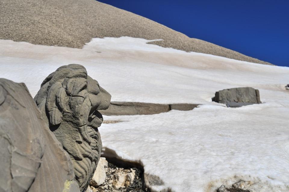 <p><strong>Ziyaretçilerden davet</strong></p>
<p>Nemrut Dağı'nın ziyaretçilerinden Güngör Çevik, AA muhabirine yaptığı açıklamada, Hatay'ın Dörtyol ilçesinden eşi ve çocuklarıyla bölge turuna çıktıklarını söyledi.</p>