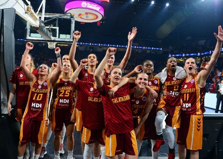 <p>Eurocup fnalinde rövanş maçı 18 Nisan Çarşamba günü Venedik'te bulunan Palasport Taliercio'da oynanacak. Şampiyonluk için Galatasaray'a 21 sayı ve aşağısında mağlubiyet bile yetecek.</p>
