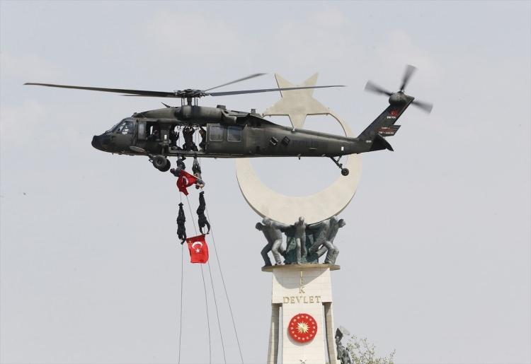 <p>Kabulde, polis ekipleri gösteri yaptı.</p>
