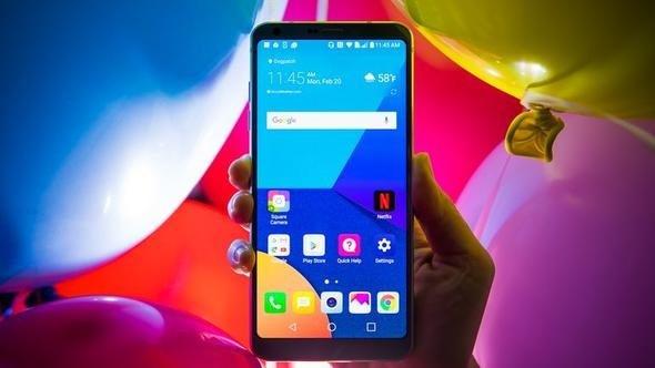 <p>LG G6 <br />
<br />
Depolama hafızası: 32/64/128 GB<br />
Bellek: 4 GB RAM</p>
