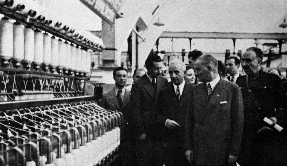 <p>9 Kasım 1920'de Genelkurmay Başkanı Albay İsmet Bey’in Batı Cephesi Kuzey Kesimi Komutanlığı’na atanarak ayrılması nedeniyle Genelkurmay Başkan Vekilliğini de üstlenen Fevzi Çakmak'ın rütbesi İkinci İnönü Zaferi'nin ardından 3 Nisan 1921'de TBMM tarafından Orgeneralliğe (1'inci Ferik) yükseltildi.</p>
<p> </p>