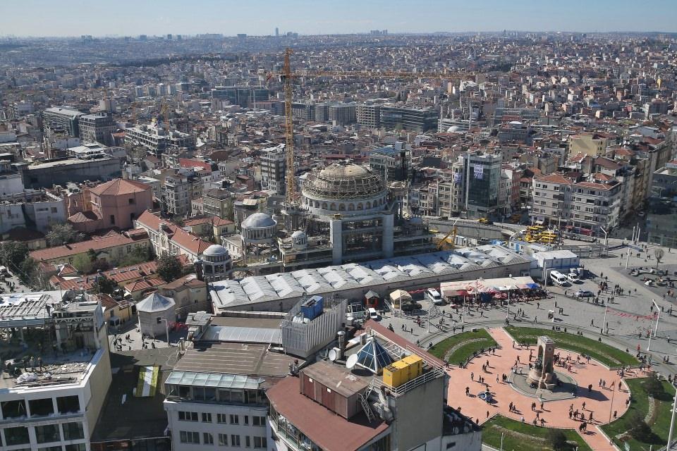 <p>Beyoğlu Belediye Başkanı Ahmet Misbah Demircan, AA muhabirine yaptığı açıklamada, cami inşaatının geçen yıl şubat ayında başladığını hatırlattı. </p>

<p> </p>
