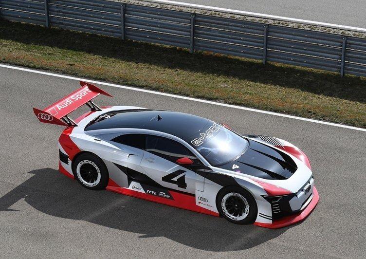 <p>e-tron Vision Gran Turismo sıfırdan saatte 100 km hıza 2,5 saniyeden kısa bir sürede ulaşabiliyor.</p>

<p> </p>
