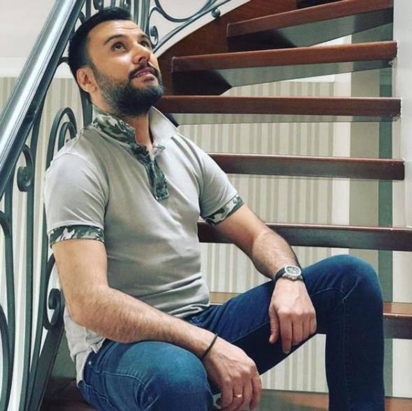 <p>Alişan ise bu kareyi paylaşarak "Bismillah.. Evimizin eşyaları yerleşmeye başladı bugün itibariyle (herkes çalışırken ben fotograf peşinde:))" notunu yazdı.</p>
