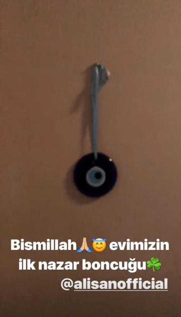 <p>Buse Varol, Instagram hesabının story kısmında paylaştığı fotoğrafa  "Bismillah evimizin ilk nazar boncuğu" notunu yazdı.</p>
