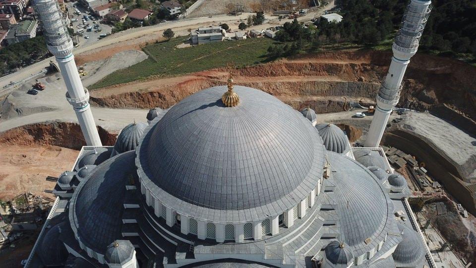 <p>Cumhurbaşkanı Recep Tayyip Erdoğan'ın, Başbakanlığı döneminde 6 Ağustos 2013'te temelleri atılan Çamlıca Cami inşaatında sona yaklaşılıyor. </p>
