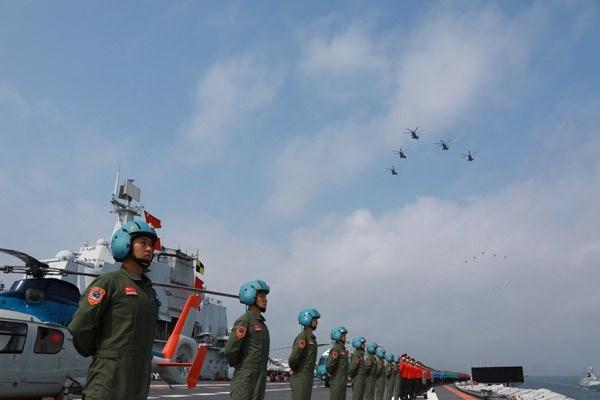 <p>Çinli yetkililer, sivil gemilerden güneydeki Haynan adasından başlayarak dikdörtgen biçimde belirlenen alandan ayrılmalarını istedi.</p>

