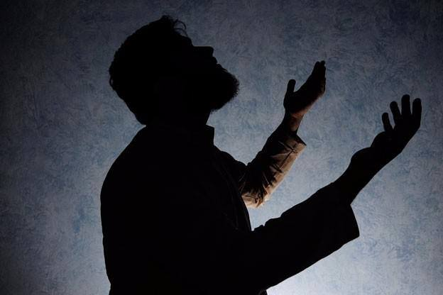 <p>Bizzat Peygamber Efendimiz (S.A.V)'in ötelerden, manevi hediyeler getirdiği gecedir Miraç Gecesi. Efendimiz (SAV), bu geceyi "Ben Miraç'tan daha güzel bir şey görmüş değilim." diye tarif ediyor. İlahiyatçılar, bu gecenin namazla taçlandırılması gerektiğini söylüyor.</p>
