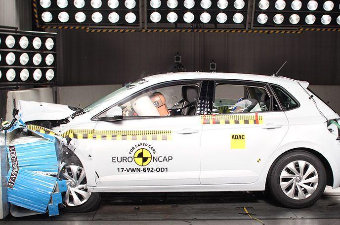 <p>Süper-mini sınıfında bulunan VW Polo; yüzde 96 yetişkin, yüzde 85 çocuk koruma yeteneğine sahip. Araç sürüş asistanları alanında 59 puanla nispeten zayıf kalıyor.</p>