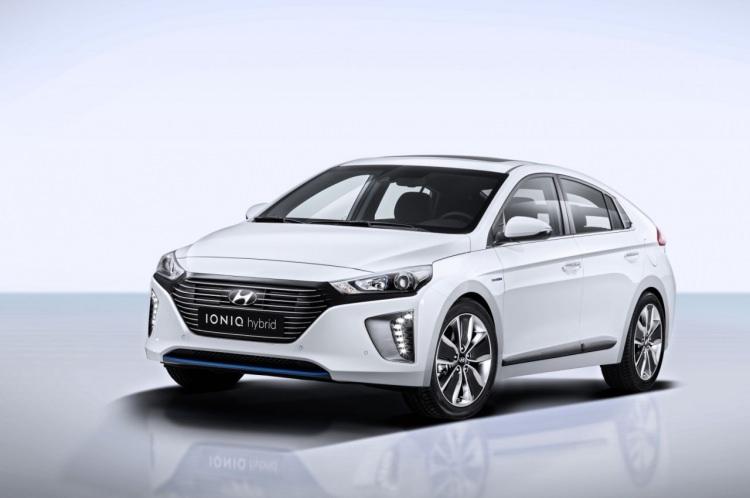 <p>Küçük otomobil sınıfında yer alan Hyundai Ioniq, Euro NCAP'ten de tam not alıyor. Yüzde 91 yetişkin, yüzde 80 çocuk güvenliği sunan otomobil, yol asistanları düzeyinde 82 puan kazanmayı başarıyor.</p>
