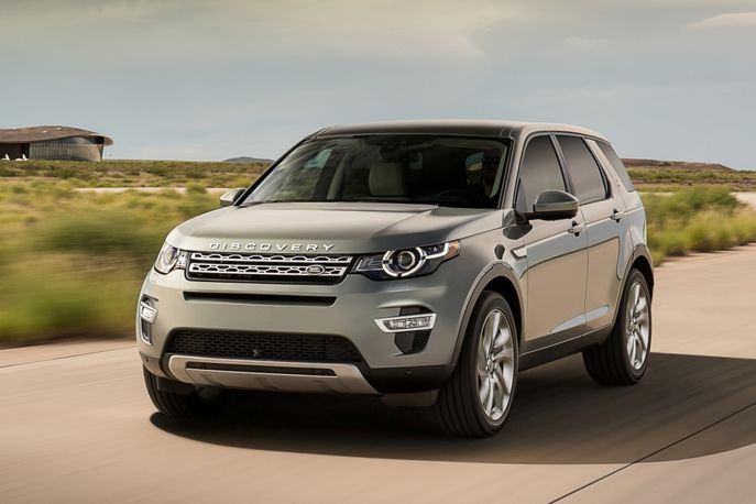<p>Büyük arazi aracı sınıfında bulunan Land Rover Discovery Sport, Euro NCAP'ten tam puan aldı. Dev araç yüzde 93 yetişkin koruması, yüzde 85'lik çocuk koruması ve yüzde 69'luk yaya koruması ile kendini ispatlıyor. Elektronik sürüş asistanları ise 100 üzerinden 82 puana layık görülmüş</p>
