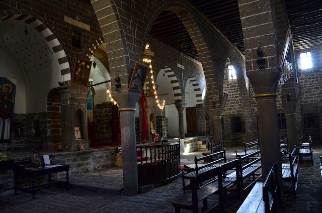 <div>15. yüzyılda yapıldığı tahmin edilen Surp Giragos Ermeni Kilisesi, dönem dönem yenilenmiş ve genişletilmiştir. En son 1881 yılında yaşadığı büyük bir yangından sonra, 1883 yılında restore edilmiştir.</div>

<div> </div>
