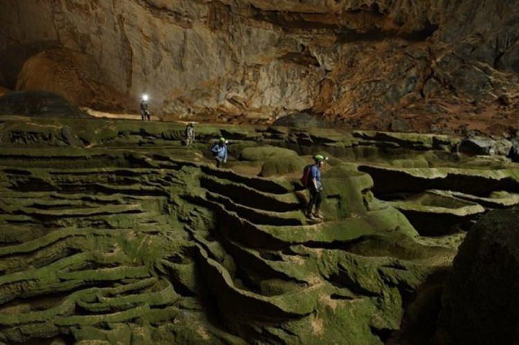 <p>Mağaraya 27 günde inilmesi beklenmesine karşın bu süreci 1 haftaya indiren Rus speleologlar, mağaranın uzunluğunun ise 13 bin 432 metre olduğunu keşfetti. </p>
