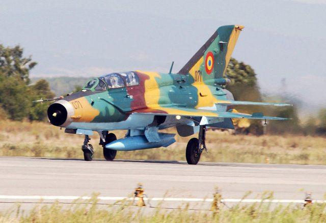 <p>GİNE - 3 SAVAŞ UÇAĞI</p>

<p>3 X MiG-21 </p>
