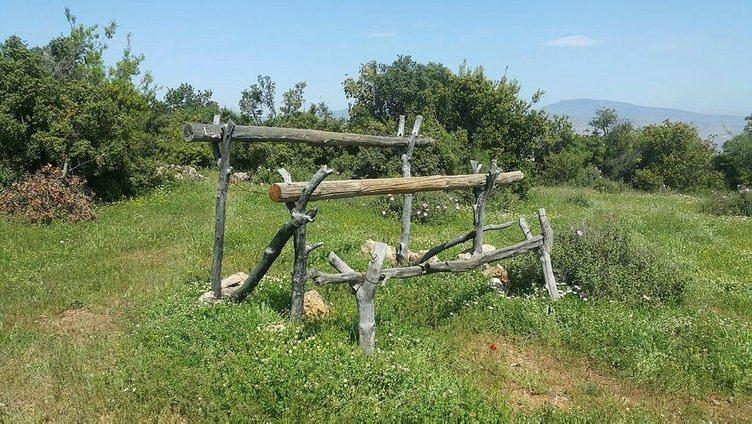 <p>Bu kapsamda Bornova Jandarma Komando Tugay Komutanlığı ve polis özel harekat timleri ile ÖSO unsurları, Afrin'in Darh Obası köyü kırsalındaki arazi arama tarama çalışmasını sürdürüyor.</p>
<p> </p>