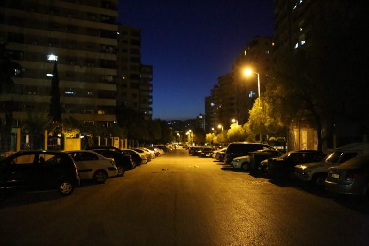 <p>Bombardıman sonrası sabahın ilk saatlerinde Şam sokakları...</p>
