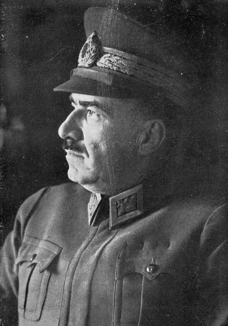 <p>Fıtnat hanım ile evli ve iki çocuk babası olan Mareşal Fevzi Çakmak, Fransızca, İngilizce, Almanca, Rusça, Farsça, Arapça, Arnavutça ve Sırpça biliyordu. </p>

<p> </p>
