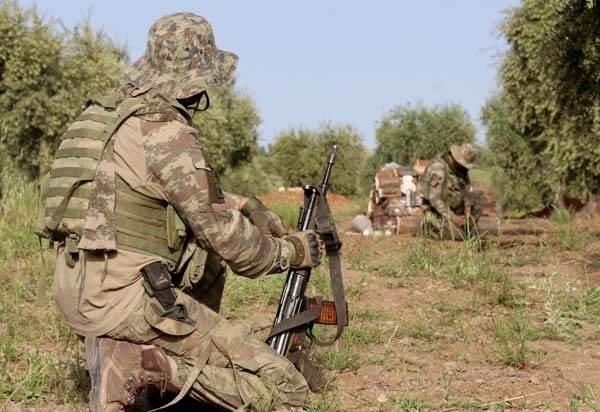 <p>Türk Silahlı Kuvvetleri (TSK), Afrin'de terör  örgütü YPG/PKK'nın evlere tuzakladığı 103 adet bombayı imha etti. </p>

<p> </p>
