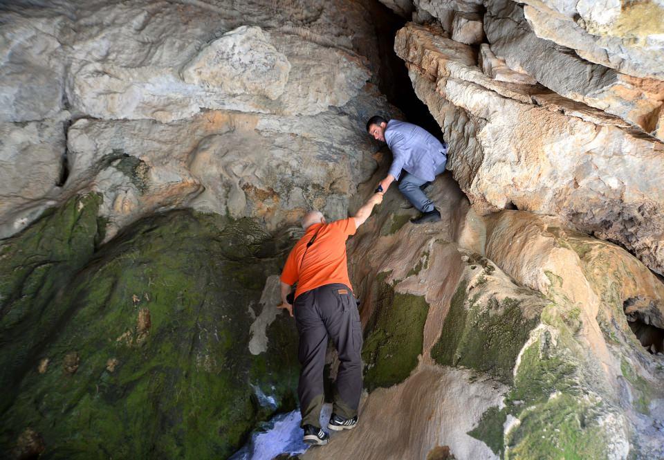 <p>Turizmin kültürel altyapıyla gelişen bir alan olduğunu, bazen bir mağaranın bir bölgenin ekonomik anlamda kalkınmasına büyük katkı sunabileceğini vurgulayan Güngör, iyi bir çalışma ve tanıtım yapılabilirse, buraya gelen turist sayısında artış yaşanabileceğini ve bölge insanına katkı sağlayabileceğini kaydetti.</p>
<p> </p>