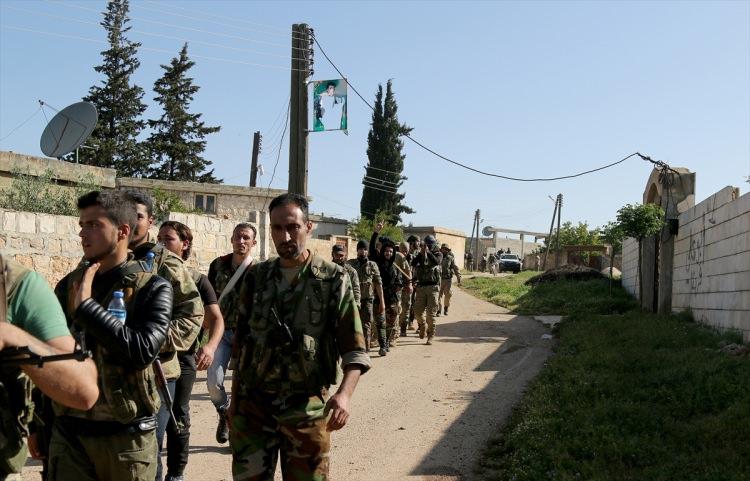 <p>Türk Silahlı Kuvvetleri (TSK) ve Özgür Suriye Ordusu (ÖSO) birlikleri, Afrin'de güvenliği güçlendirmek için arama tarama ve mayın temizleme çalışmalarına devam ediyor. TSK ve ÖSO, YPG/PKK'lı teröristlerin daha önce gizlendiği Bülbül beldesi yakınlarındaki Hasan Deyra Dağı'ndaki tünel ve sığınaklara yönelik operasyon başlattı.</p>
